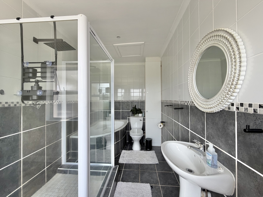 2 Bedroom Property for Sale in Wavecrest Eastern Cape